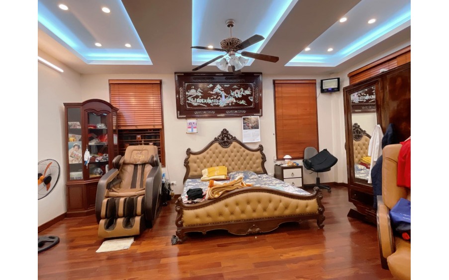 Bán gấp Biệt thự cầu giấy, ô tô vào nhà, 160m, 40 tỷ, có thang máy, chủ nhà bán kín